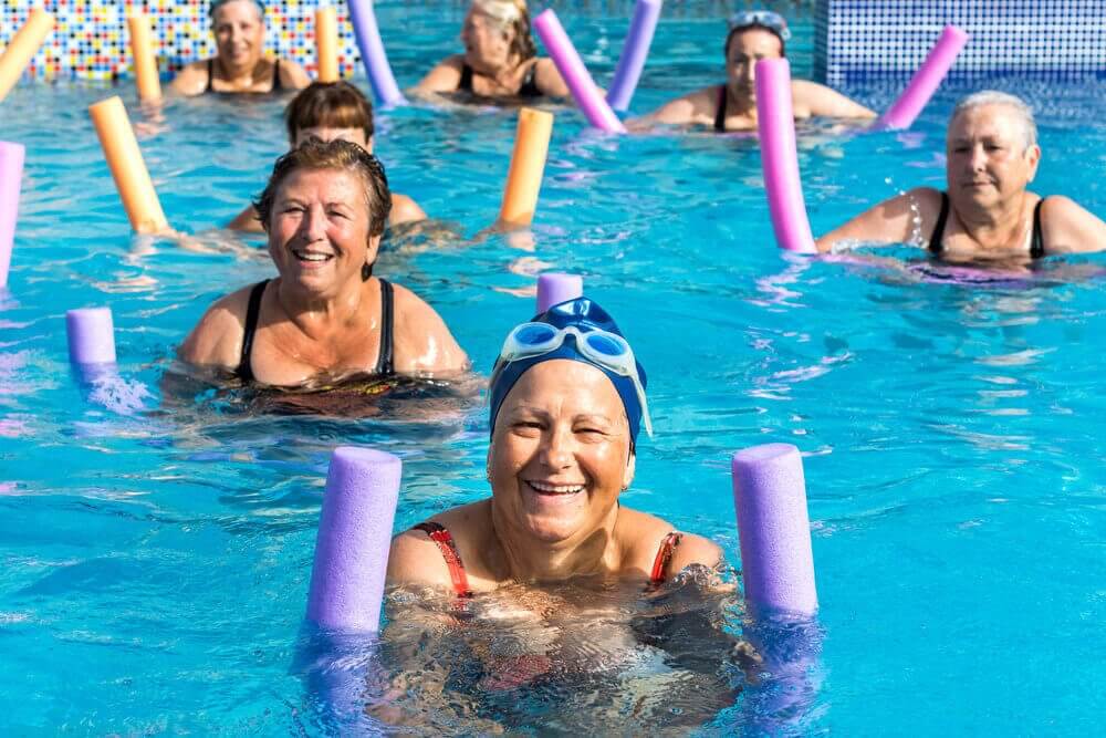 La piscine est un bon sport pour les séniors