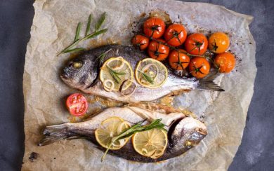 Préparez un délicieux poisson au four cuit dans son jus