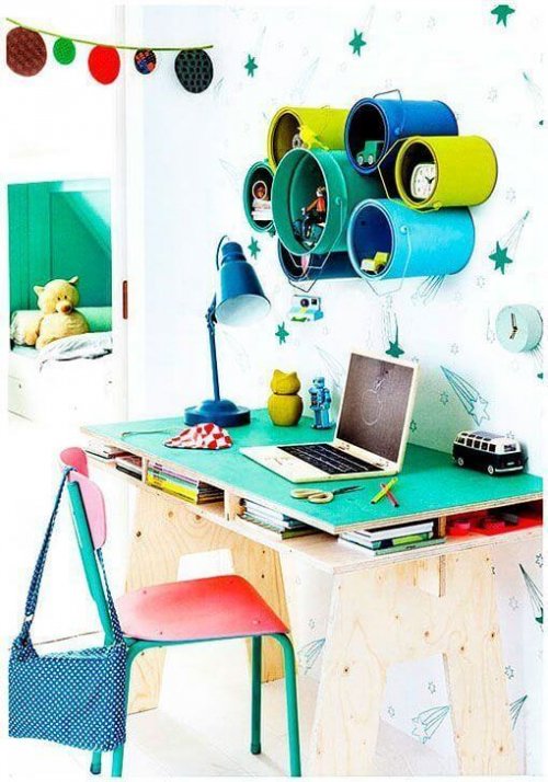 Des pots de peinture