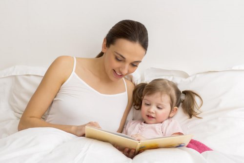 aider les enfants ayant des problèmes de langage en leur lisant des histoires