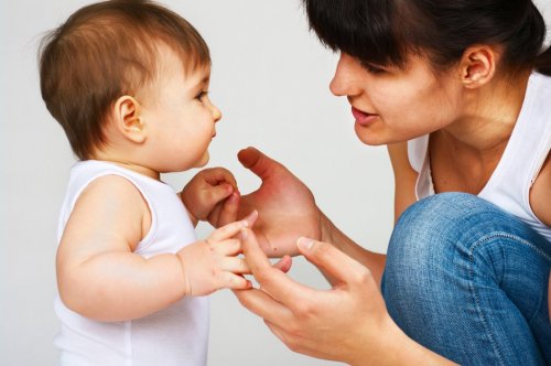 aider les enfants ayant des problèmes de langage en échangeant avec eux