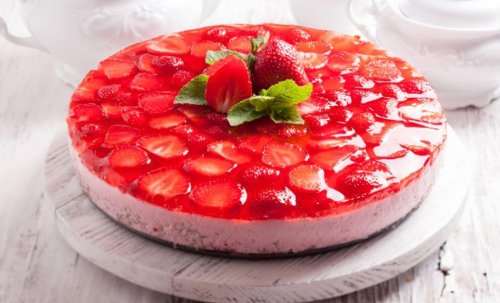 gâteau de gélatine aux fraises