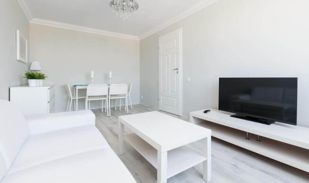 utiliser les couleurs pour que votre salon ait l'air plus grand