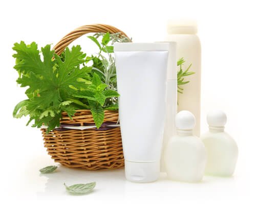 Shampoings naturels faits maison à base de feuilles de framboise.