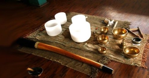 Instruments de sonothérapie.