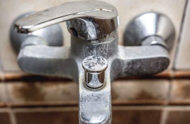 4 méthodes naturelles pour éliminer le calcaire dans la salle de bains