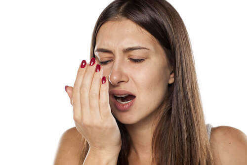 le thé à la menthe permet de lutter contre la mauvaise haleine