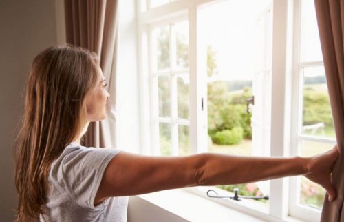 aérer son intérieur pour combattre l'humidité à la maison.