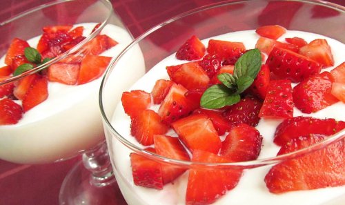 le yogourt aux fraises est un snack pour perdre du poids