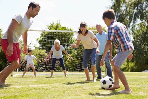 passer du temps dans le jardin en famille