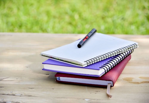 fabriquer des bloc-notes avec de vieux cahiers