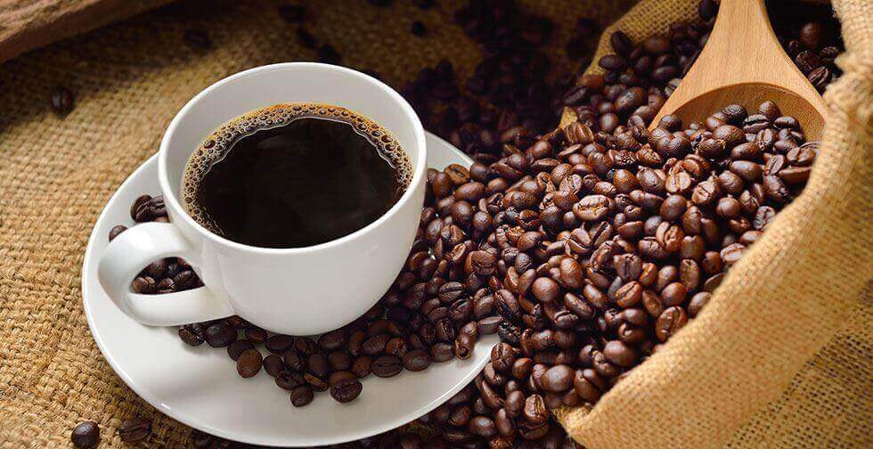 éliminer l'odeur d'humidité avec des grains de café