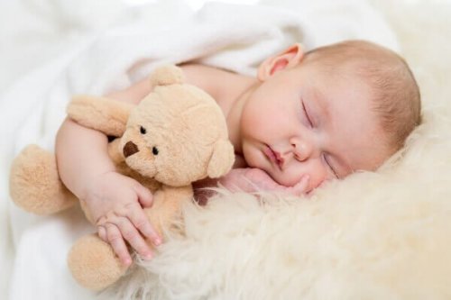 Extérogestation : faites dormir votre bébé avec vous.