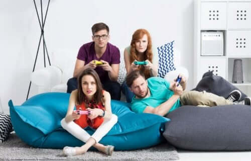 Famille qui joue aux jeux vidéos