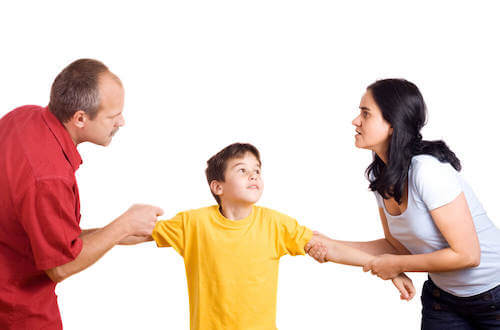Une mère trop présente peut mener à des parents absents