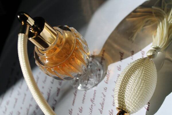 4 décorations que vous pouvez créer avec des vieux flacons de parfum 4 décorations que vous pouvez créer avec des vieux flacons de parfum