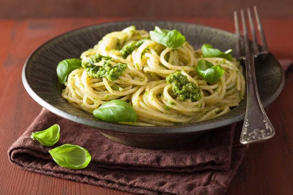 Délicieuses pâtes : spaghettis au pesto.