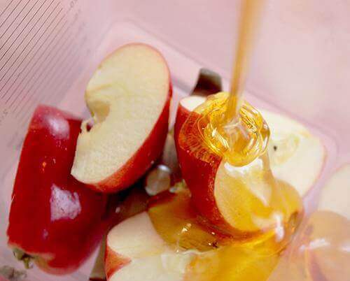 La pomme et le miel pour lisser vos paupières