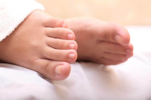 Comment utiliser de l’ail écrasé pour soigner un ongle incarné Comment utiliser de l’ail écrasé pour soigner un ongle incarné
