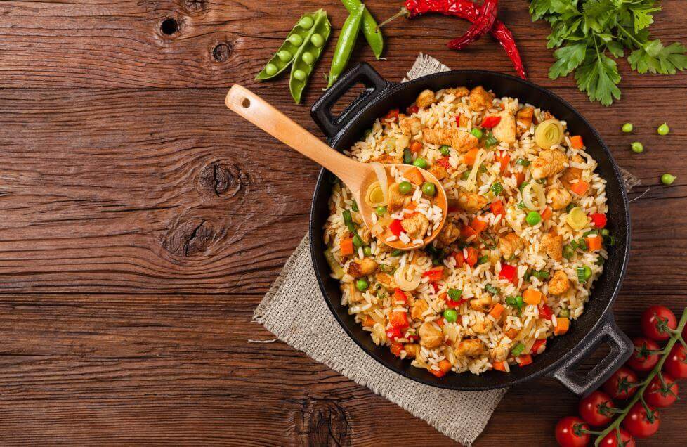 Délicieux riz au poulet et aux légumes Délicieux riz au poulet et aux légumes