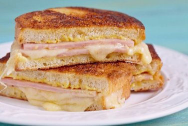 Apprenez à préparer un délicieux sandwich Monte Cristo