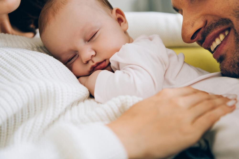 Pourquoi Mon Bebe Veut Il Toujours Etre Dans Mes Bras Ameliore Ta Sante