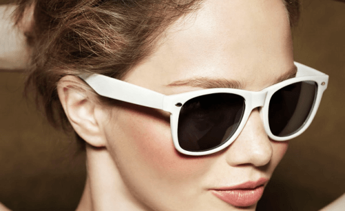 les lunettes de soleil font partie des accessoires féminins importants
