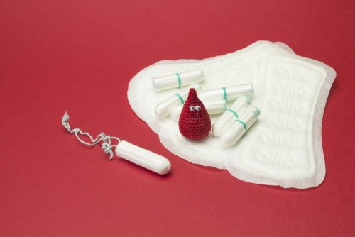 protège-slips et tampons lors des menstruations