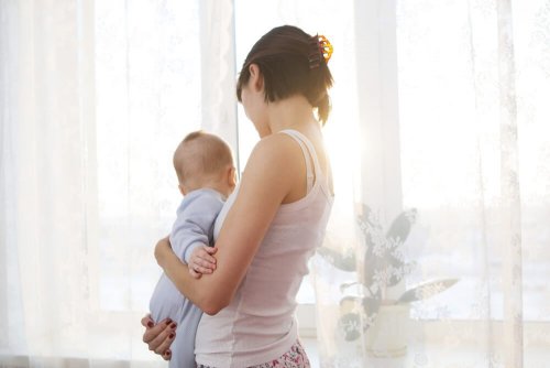 Mon bébé s'endort seulement dans mes bras