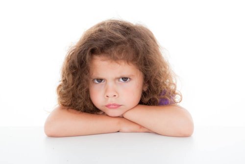un enfant qui demande de boire avant d'aller au lit : un caprice ?