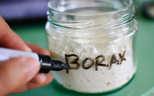 Le borax nettoie en profondeur les tapis