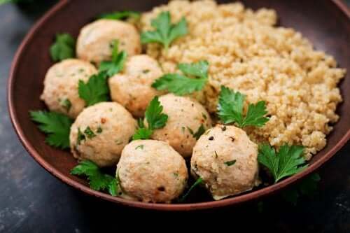 Des boulettes à base de quinoa et de pois chiches faciles à préparer
