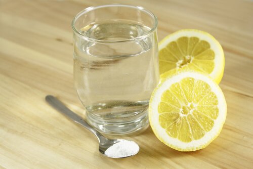 le mélange citron et bicarbonate de soude pour calmer les douleurs abdominales