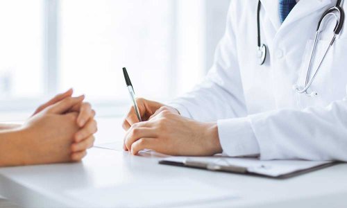 Faire soigner un mélanome.