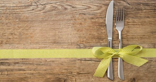 Des couverts transformés en crochets pour décorer sa cuisine.