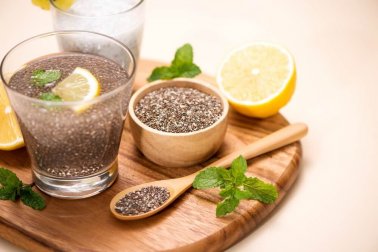 Eau avec citron et graines de lin : une bonne façon de maigrir ?