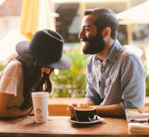 Éviter de se plaindre lors d'un premier rendez-vous amoureux.