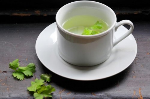 Infusion de persil pour nettoyer les reins.