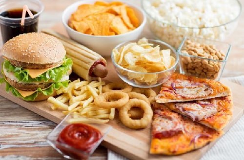 mauvaises-habitudes-qui-vous-vieillissent-mauvaise-alimentation