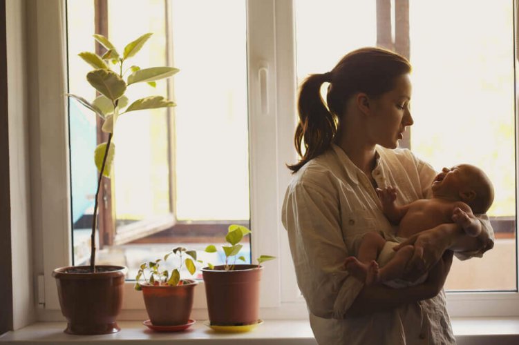 prendre soin d'un bébé qui pleure