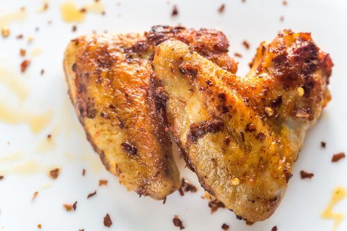 Délicieux poulet cuit au four avec du citron et des légumes