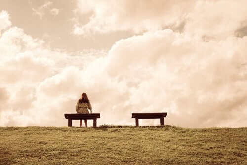4 raisons à cause desquelles nous nous sentons seuls et comment y remédier