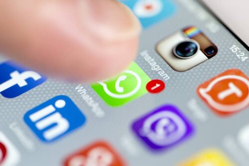 Les problèmes du téléphone avec un copain macho