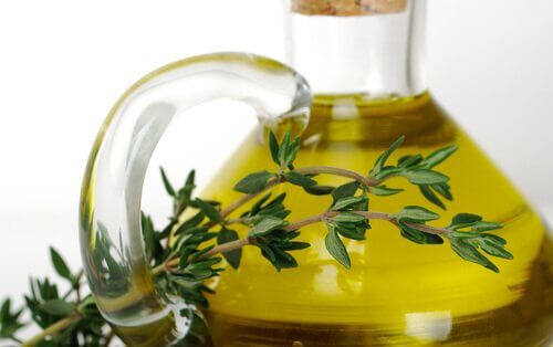 5 huiles essentielles pour éliminer l'onychomycose