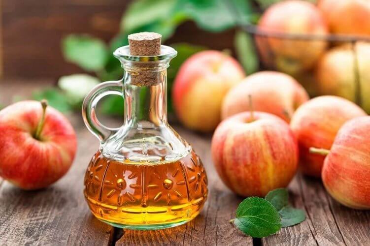 vinagre de sidra de manzana para eliminar un color de pelo