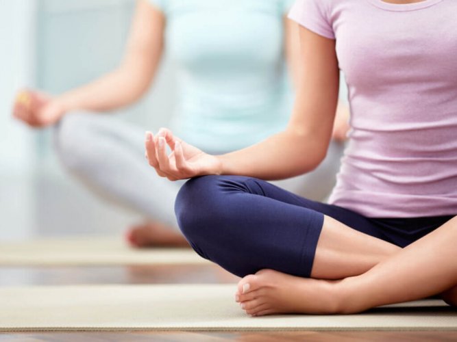 Techniques de respiration du feu en yoga.