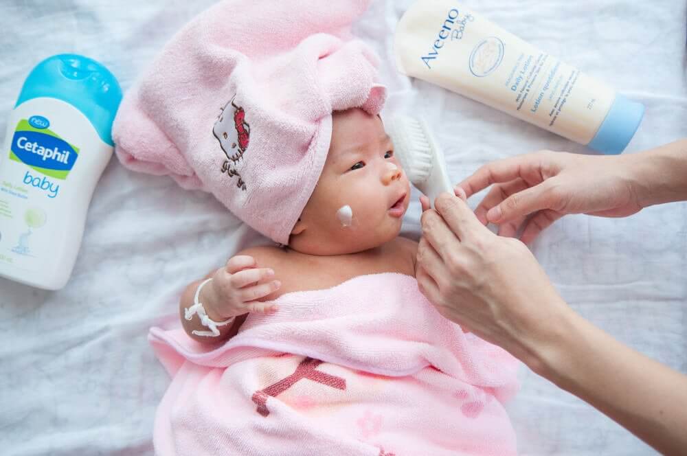 Les soins à apporter au bébé pendant ses premiers mois Les soins à apporter au bébé pendant ses premiers mois