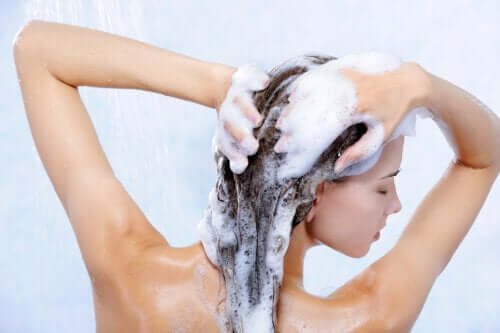5 solutions maison pour enlever une coloration capillaire