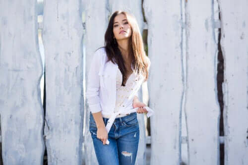 7 astuces mode pour dissimuler son petit ventre