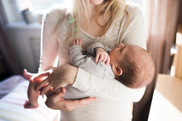 Hoquet chez les bébés : comment le calmer